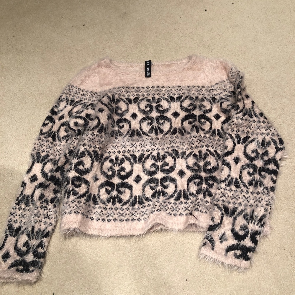 Fuzzy cropped sweater